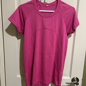 Lululemon size is 10 sonic pink Swiftly Tech Short-Sleeve Shirt 2.0